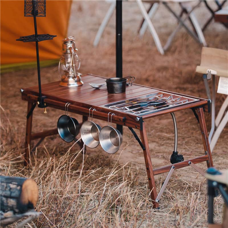 Compact foldable camping table